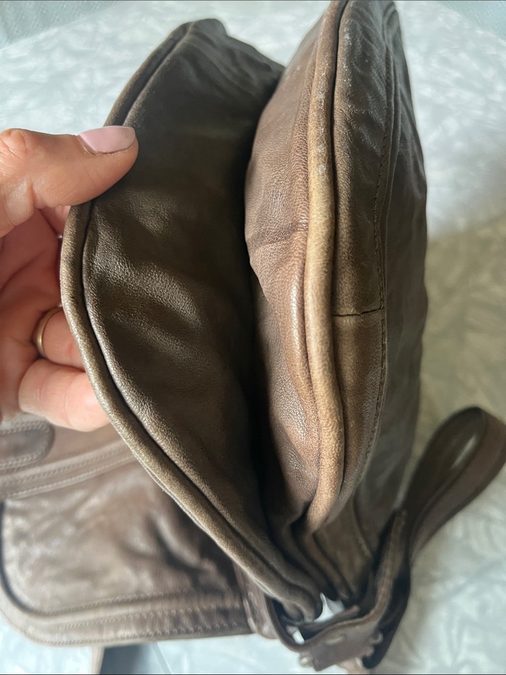 Danier Genuine Leather Crossbody Saddle Bag - Women - Picture 4 of 10